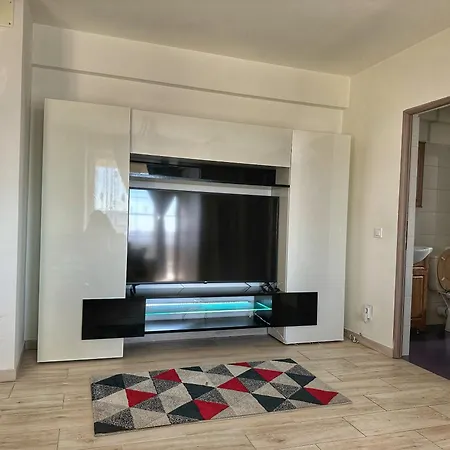 Fancy Apartament Promenada Balcon Panoramic, Parcare, Incalzire Pardoseala, Self Check In Craiova Exterior photo